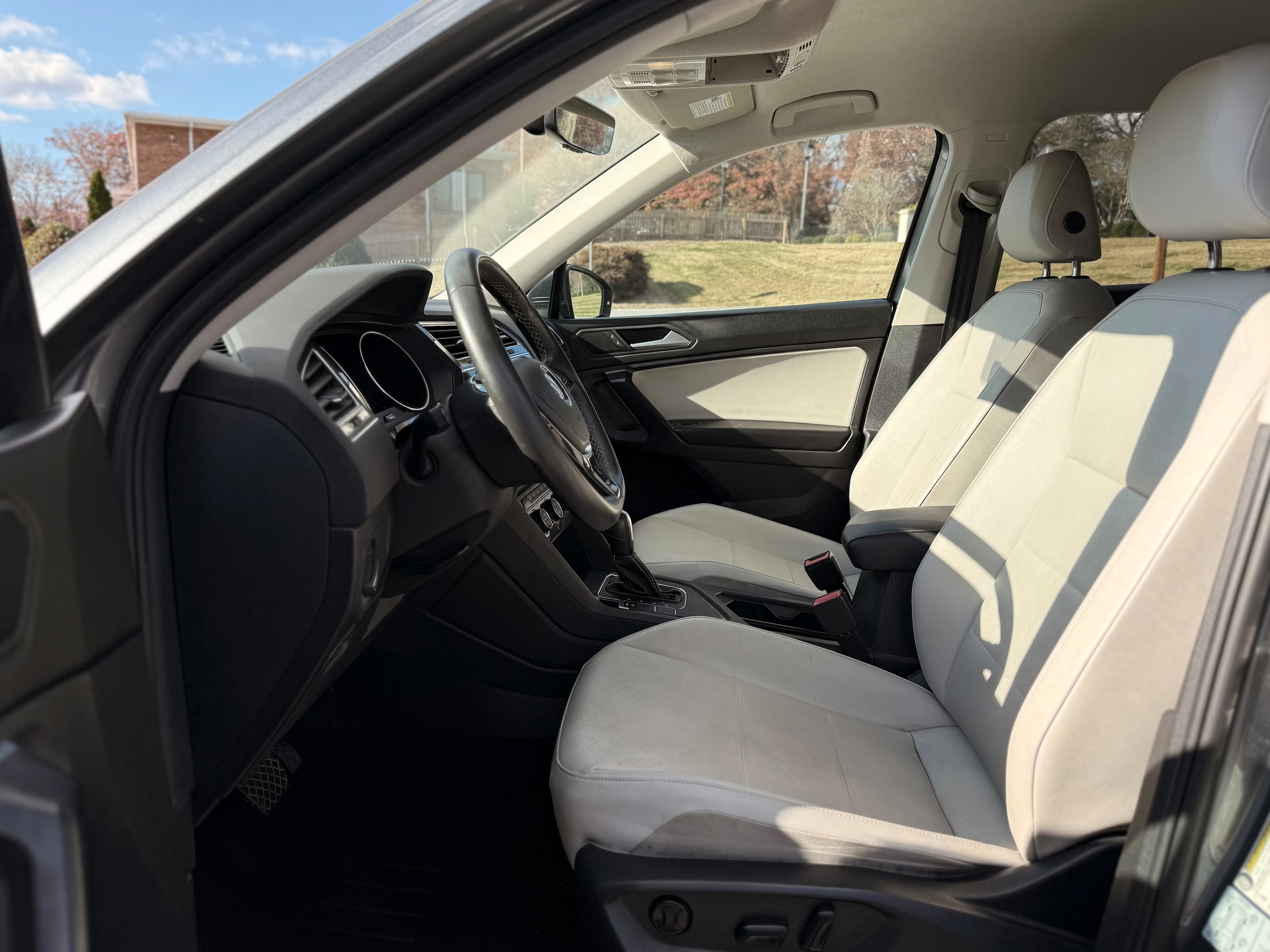 Vehicle image 15 of 33