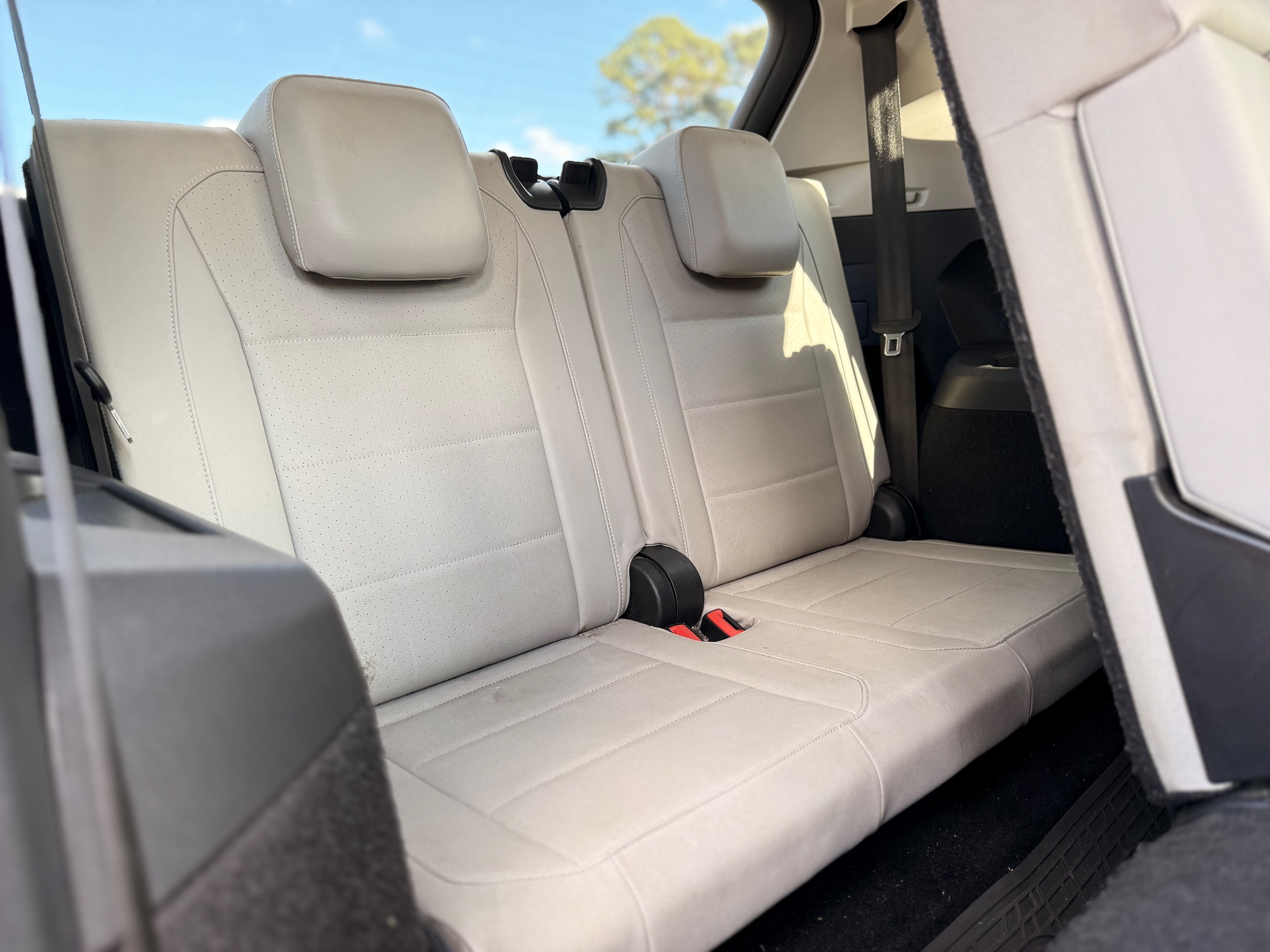 Vehicle image 21 of 33
