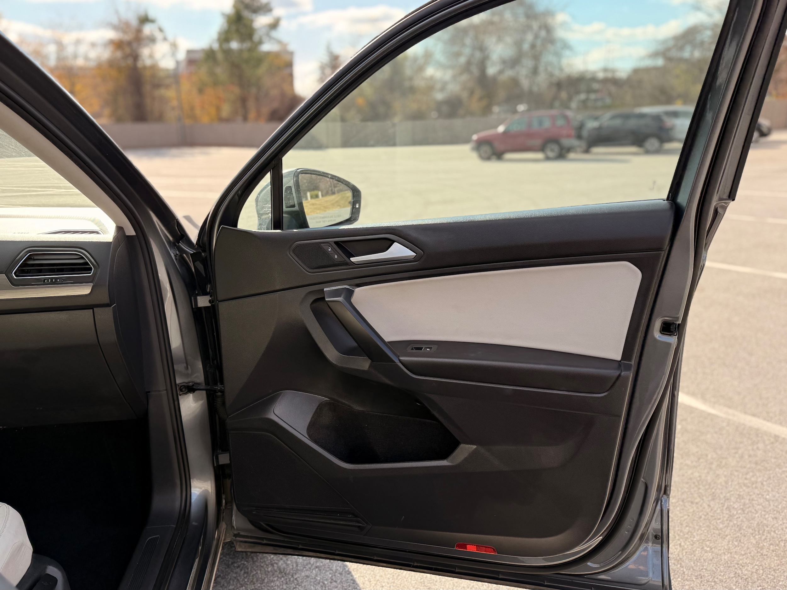 Vehicle image 22 of 33