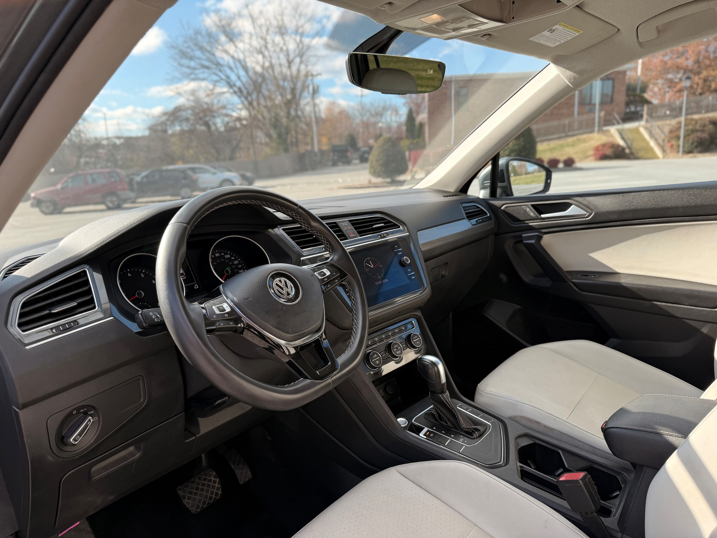 Vehicle image 14 of 33