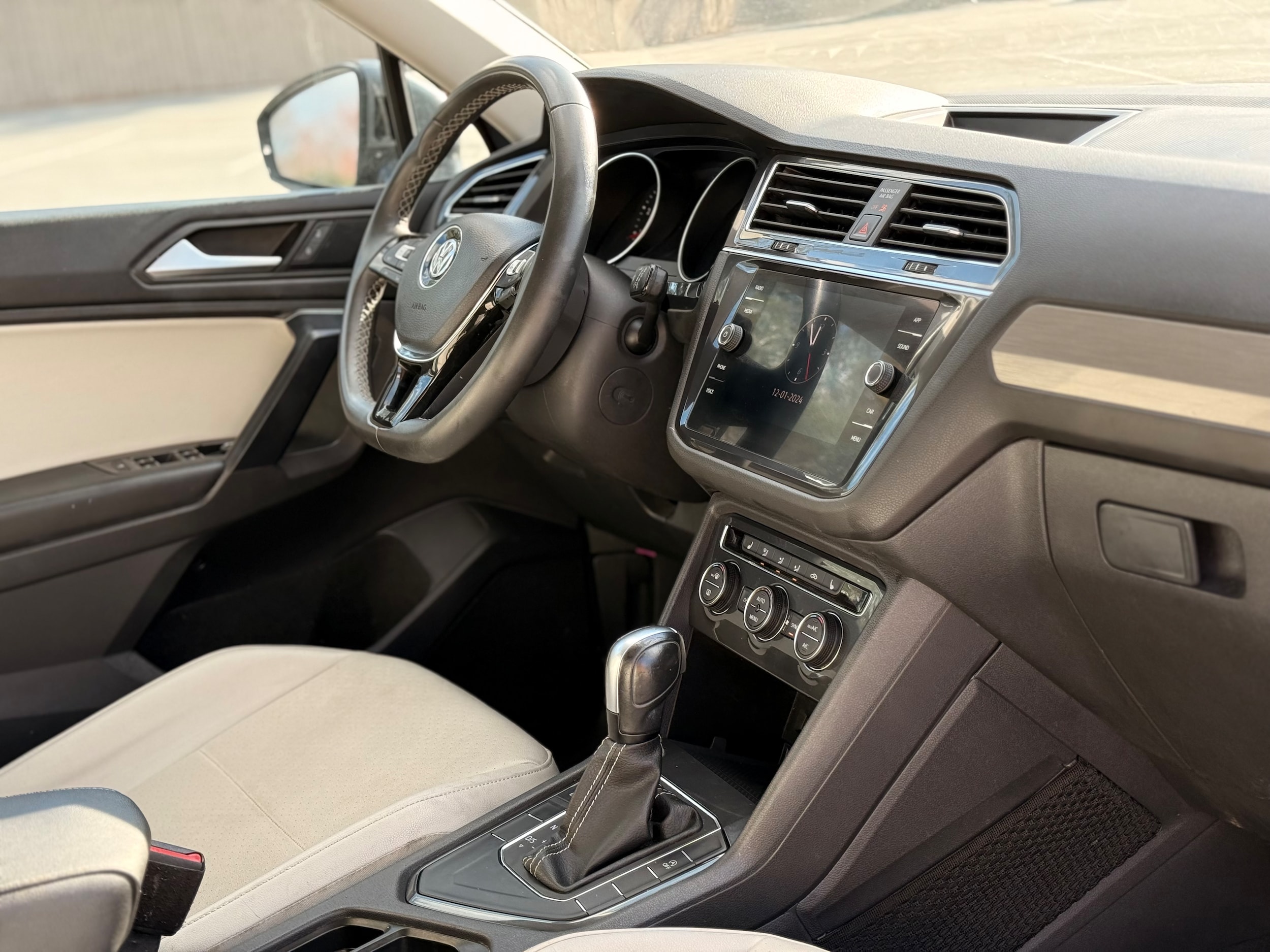 Vehicle image 23 of 33