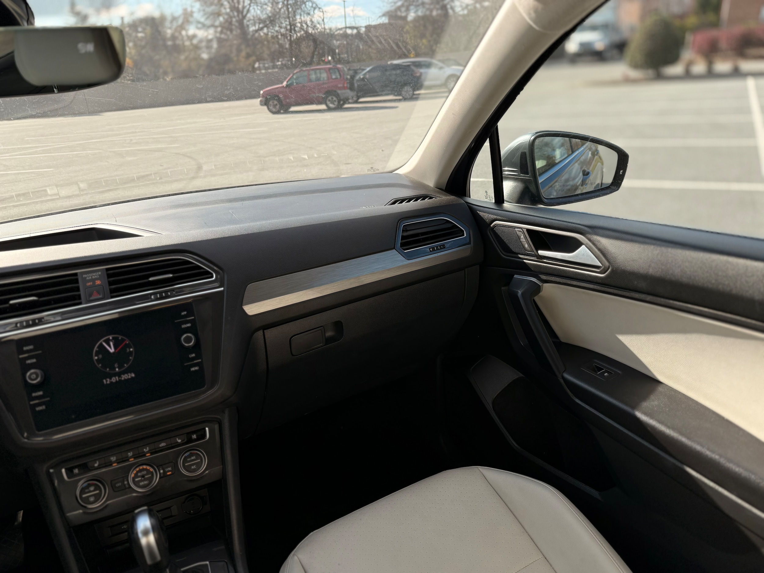 Vehicle image 27 of 33