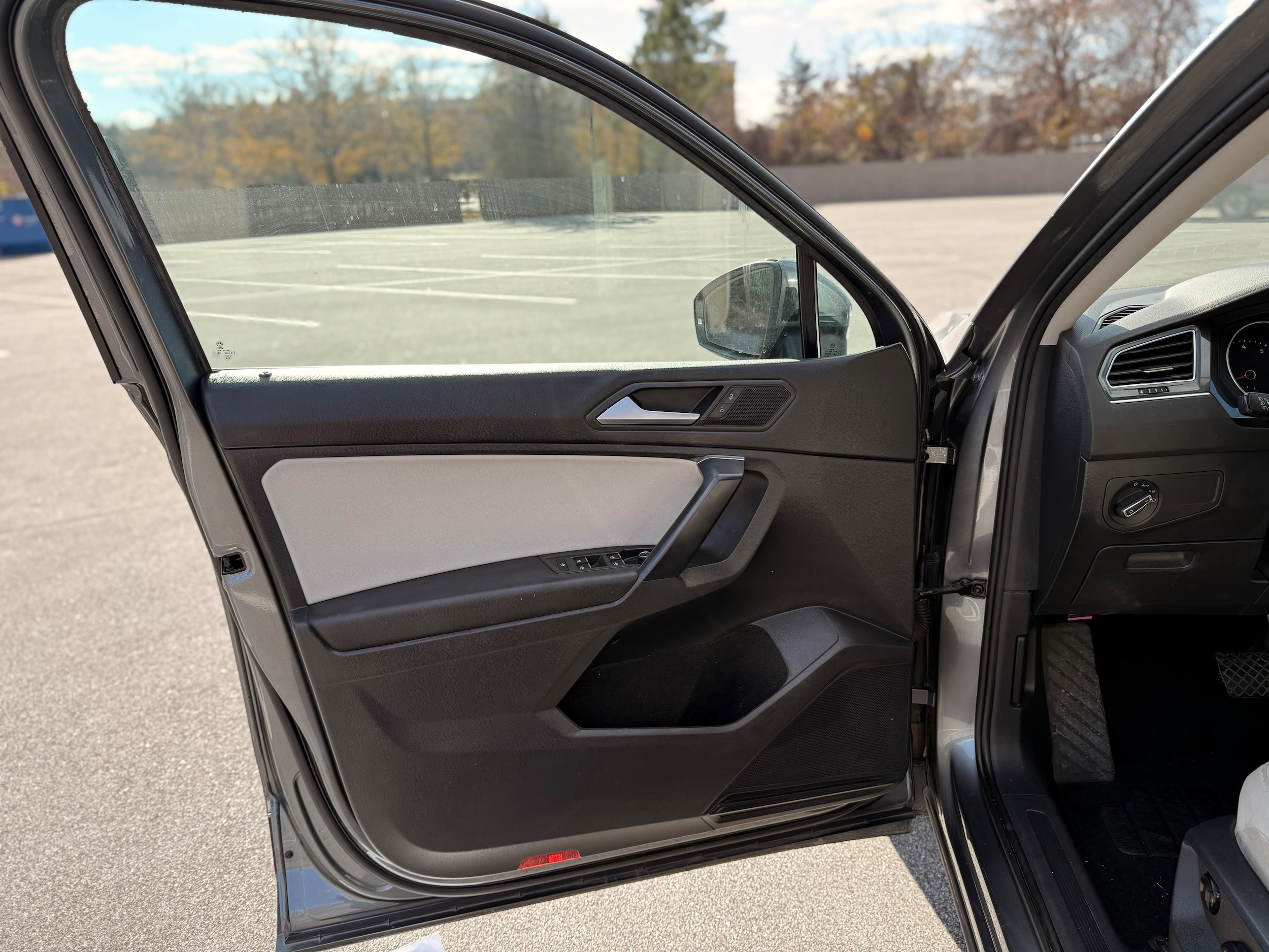 Vehicle image 13 of 33