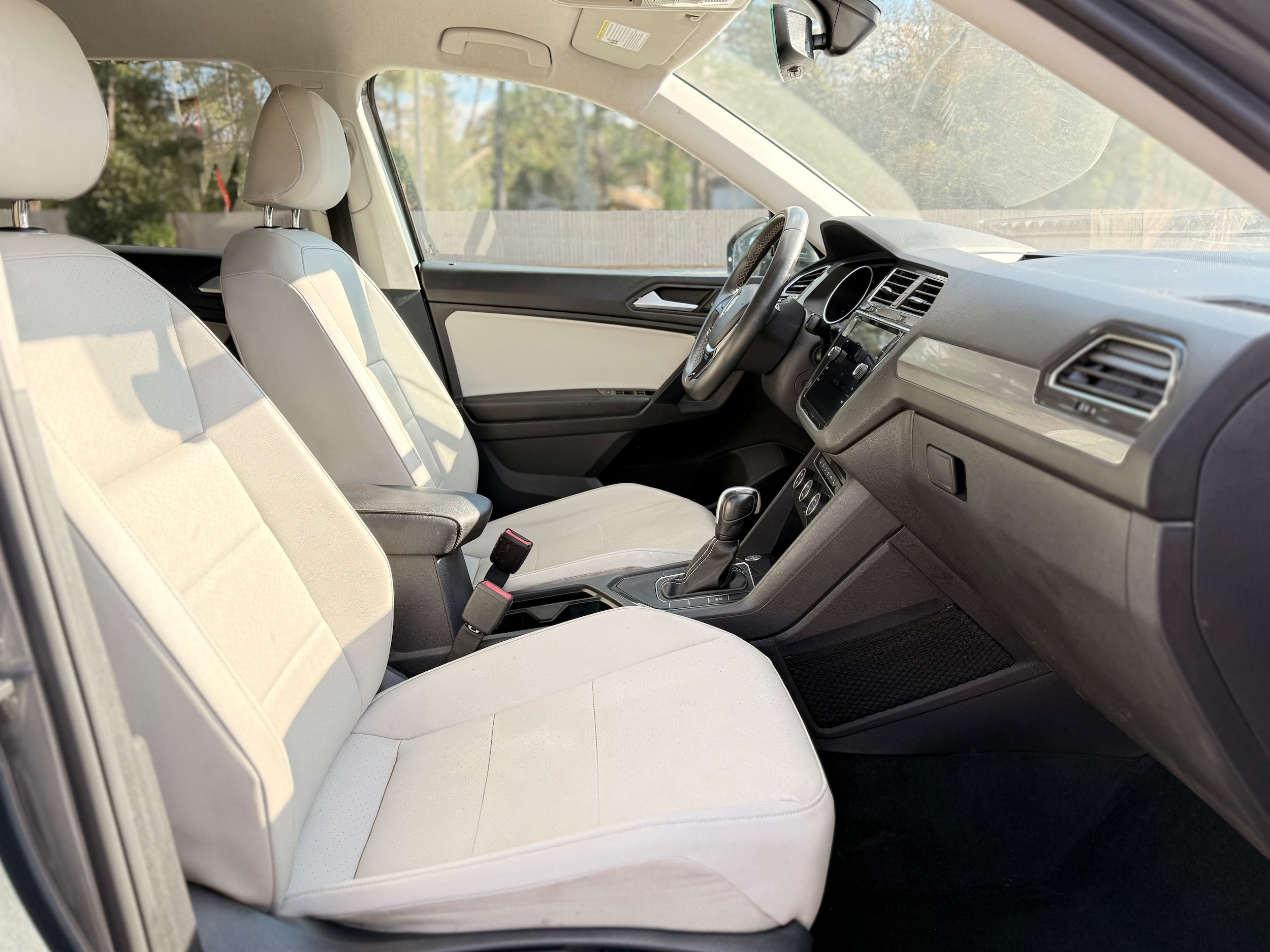 Vehicle image 25 of 33
