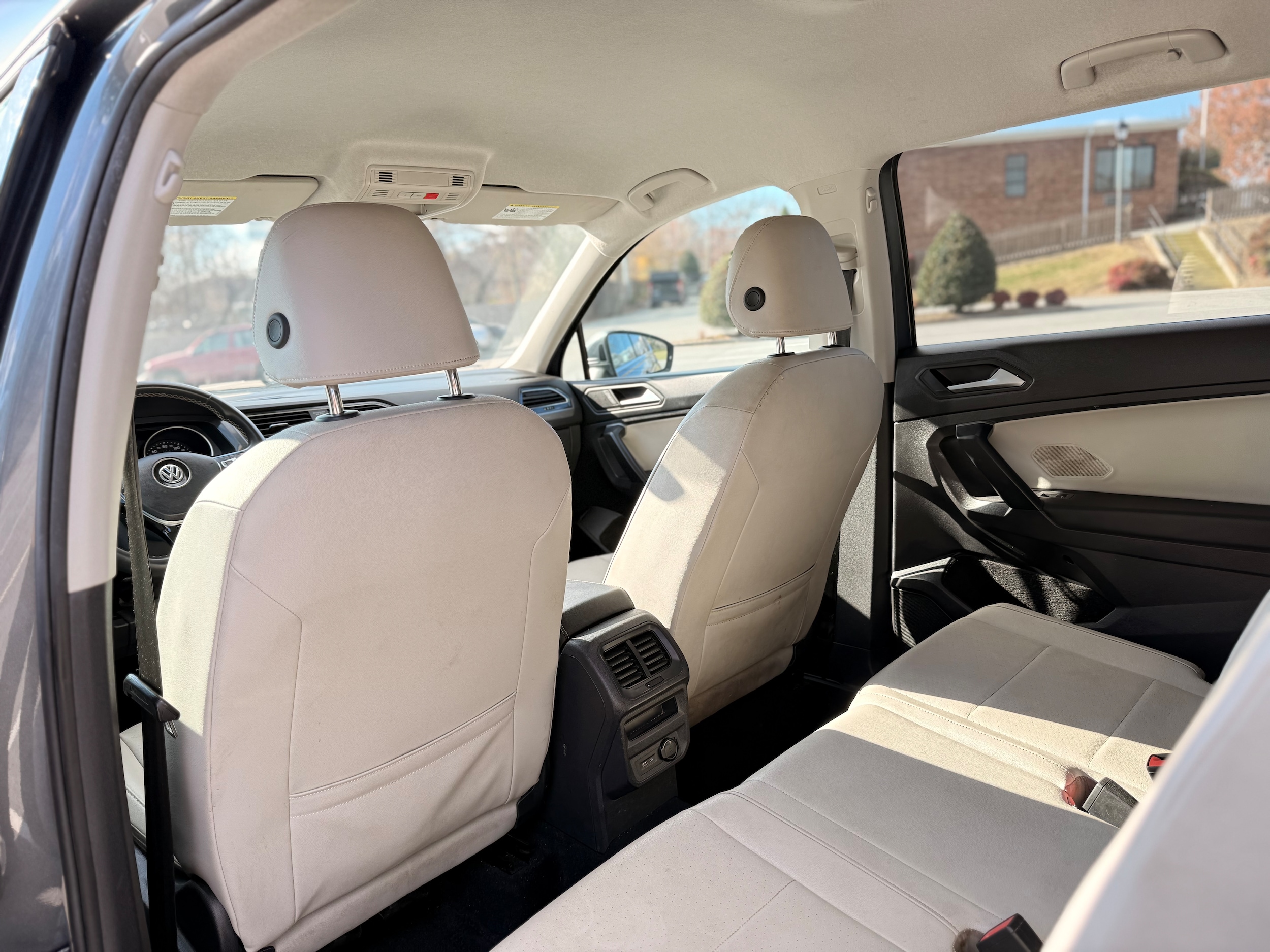 Vehicle image 17 of 33