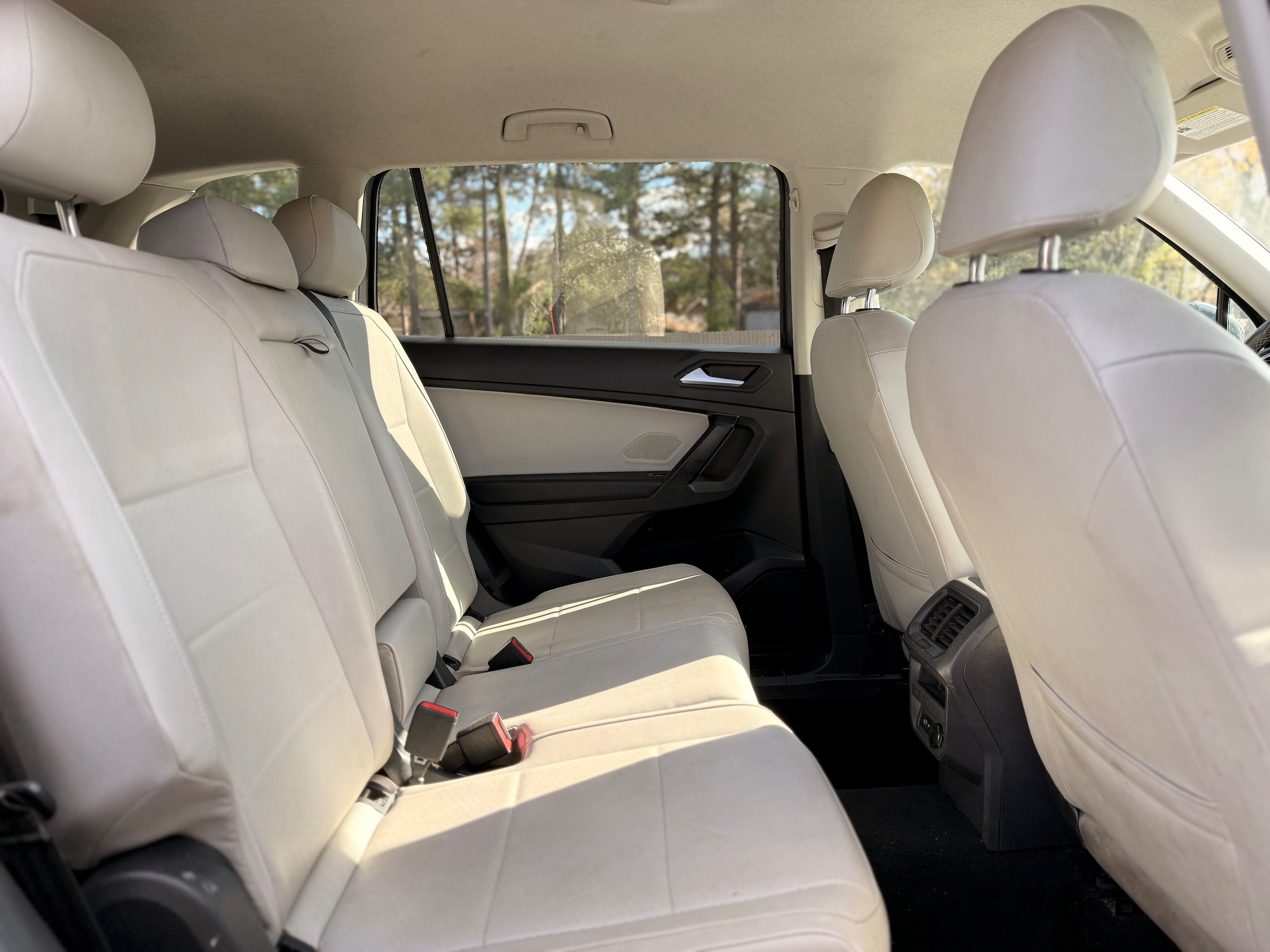 Vehicle image 19 of 33
