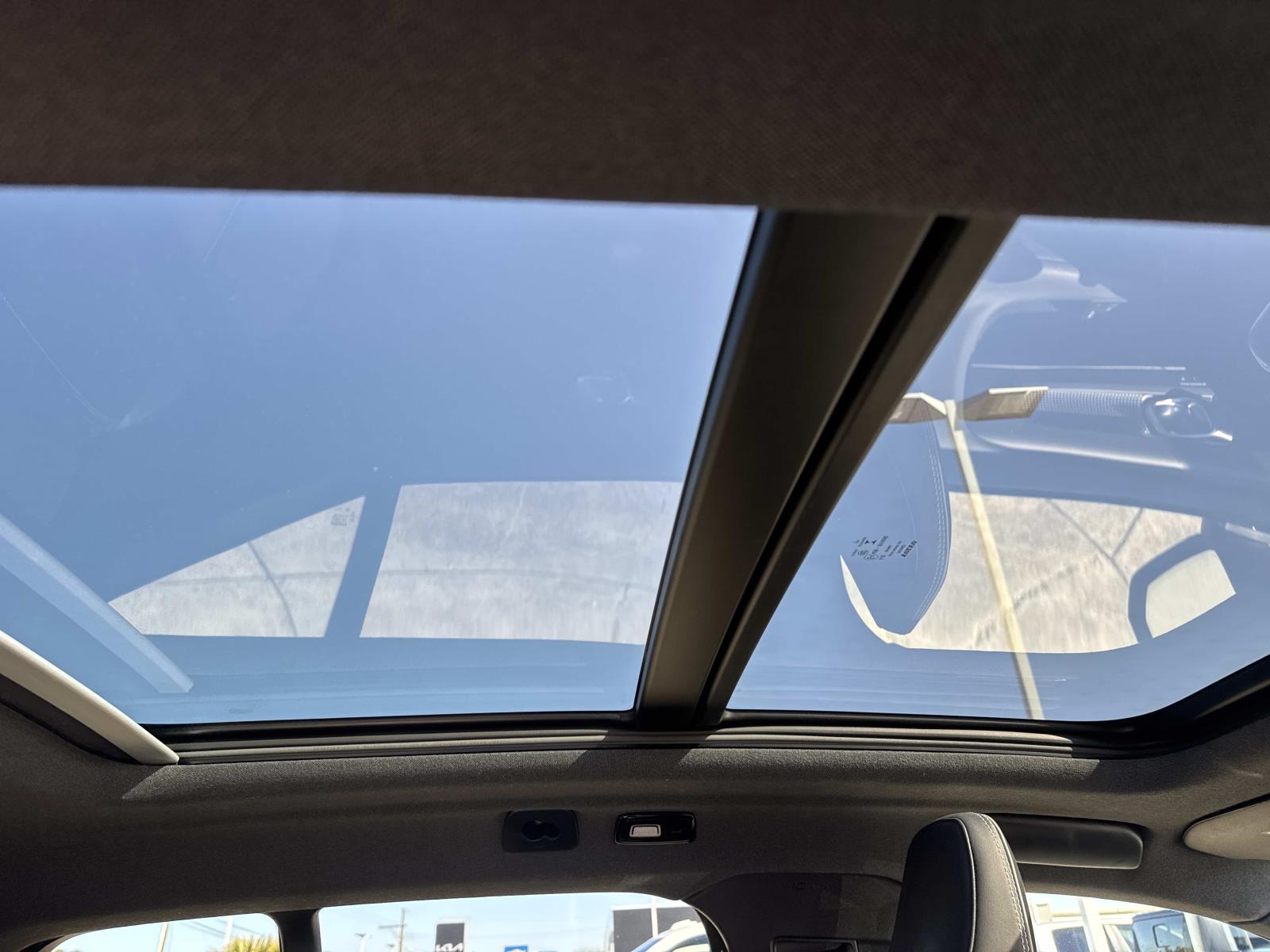 2021 Volvo XC40 Base Image 23 of 27