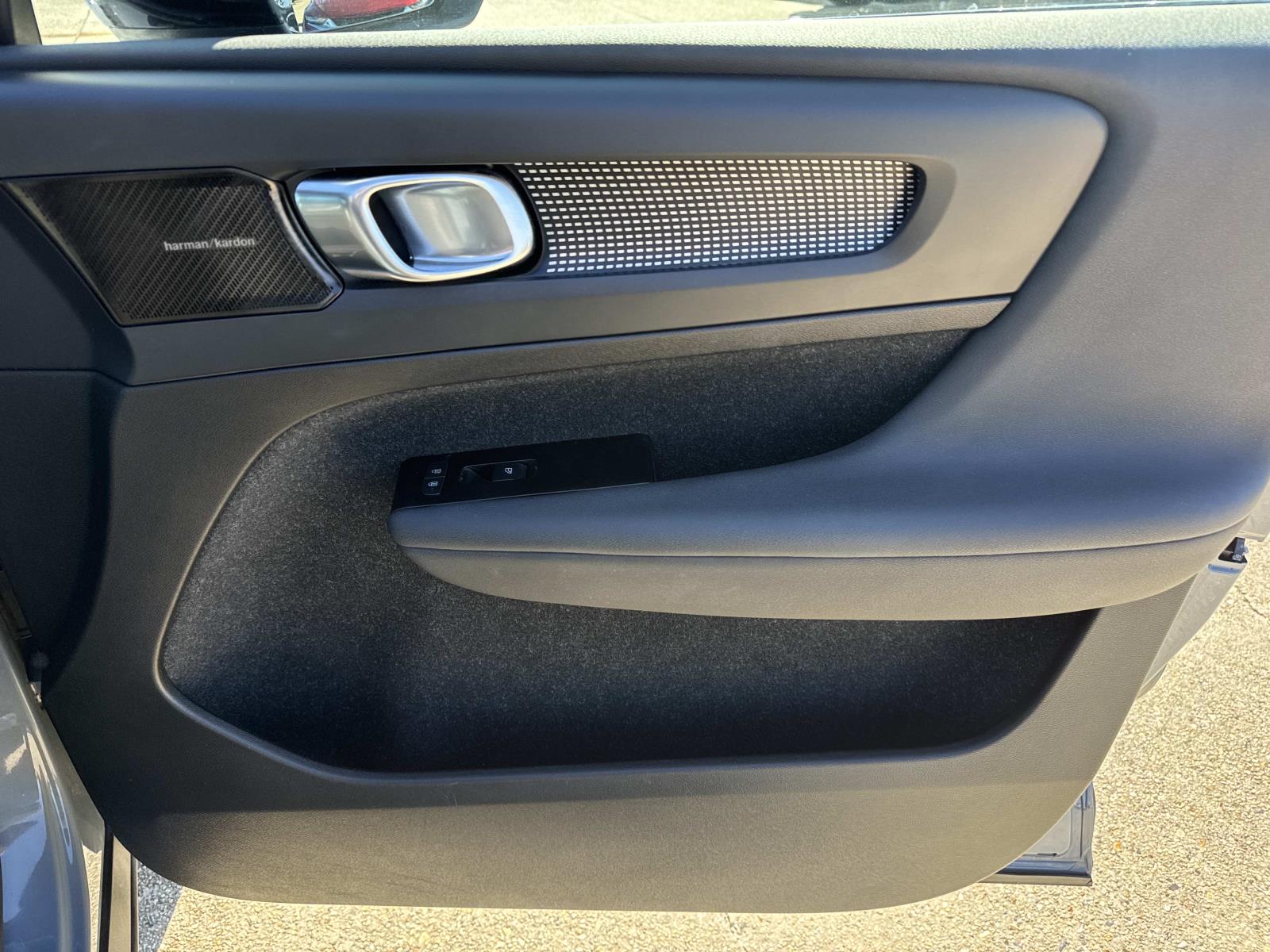 2021 Volvo XC40 Base Image 20 of 27