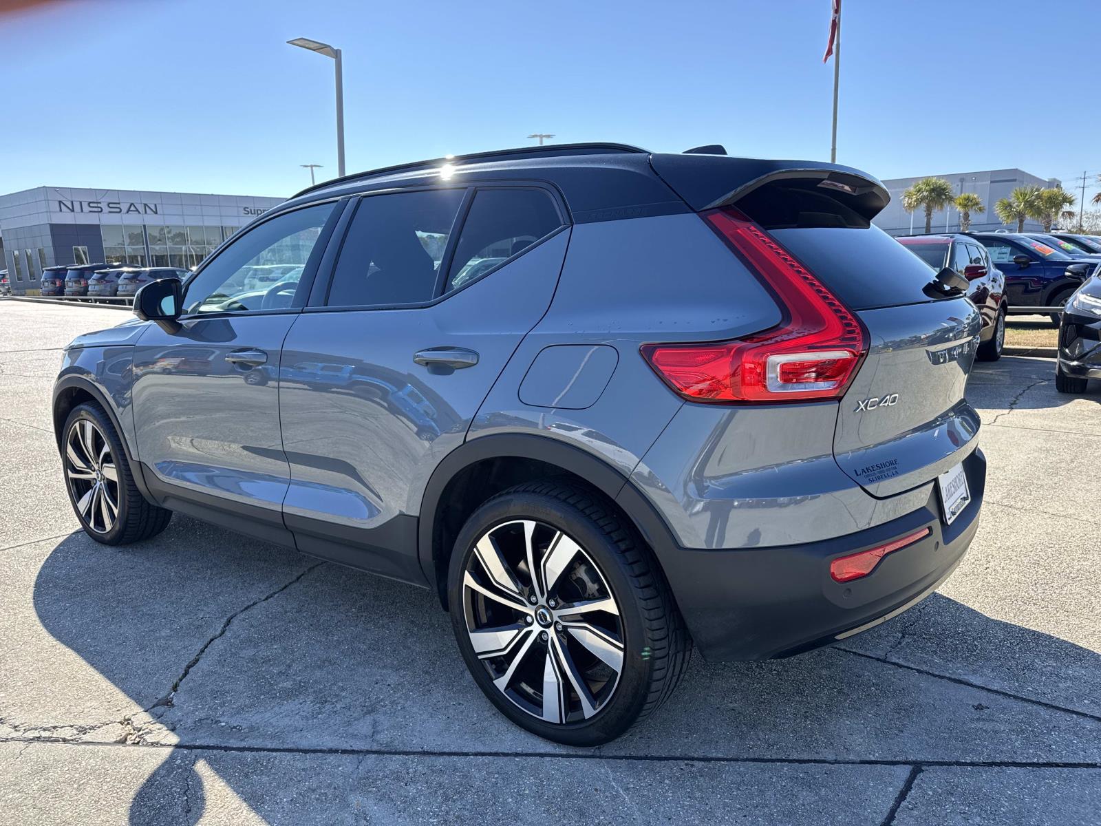 2021 Volvo XC40 Base Image 5 of 27