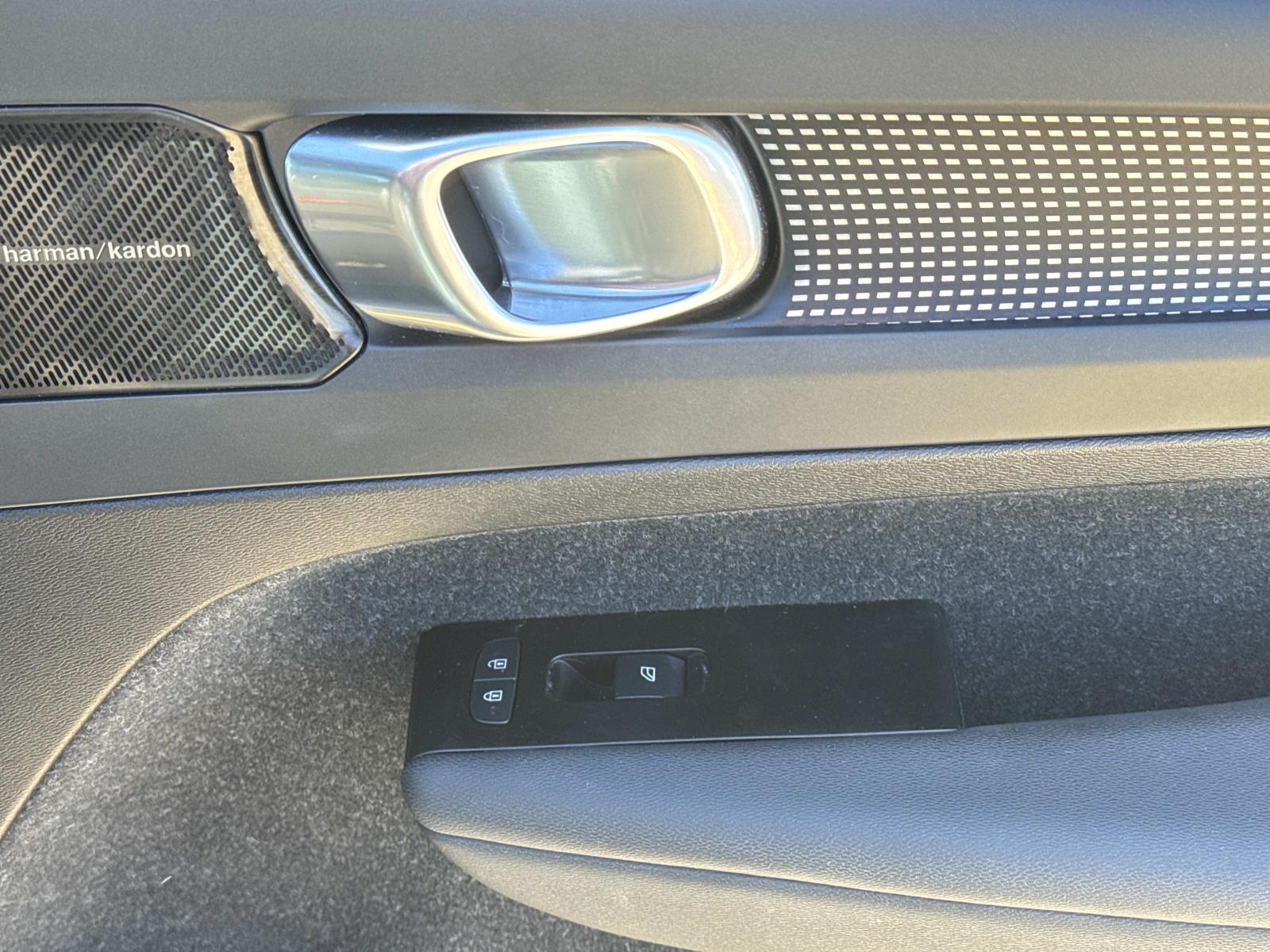 2021 Volvo XC40 Base Image 27 of 27