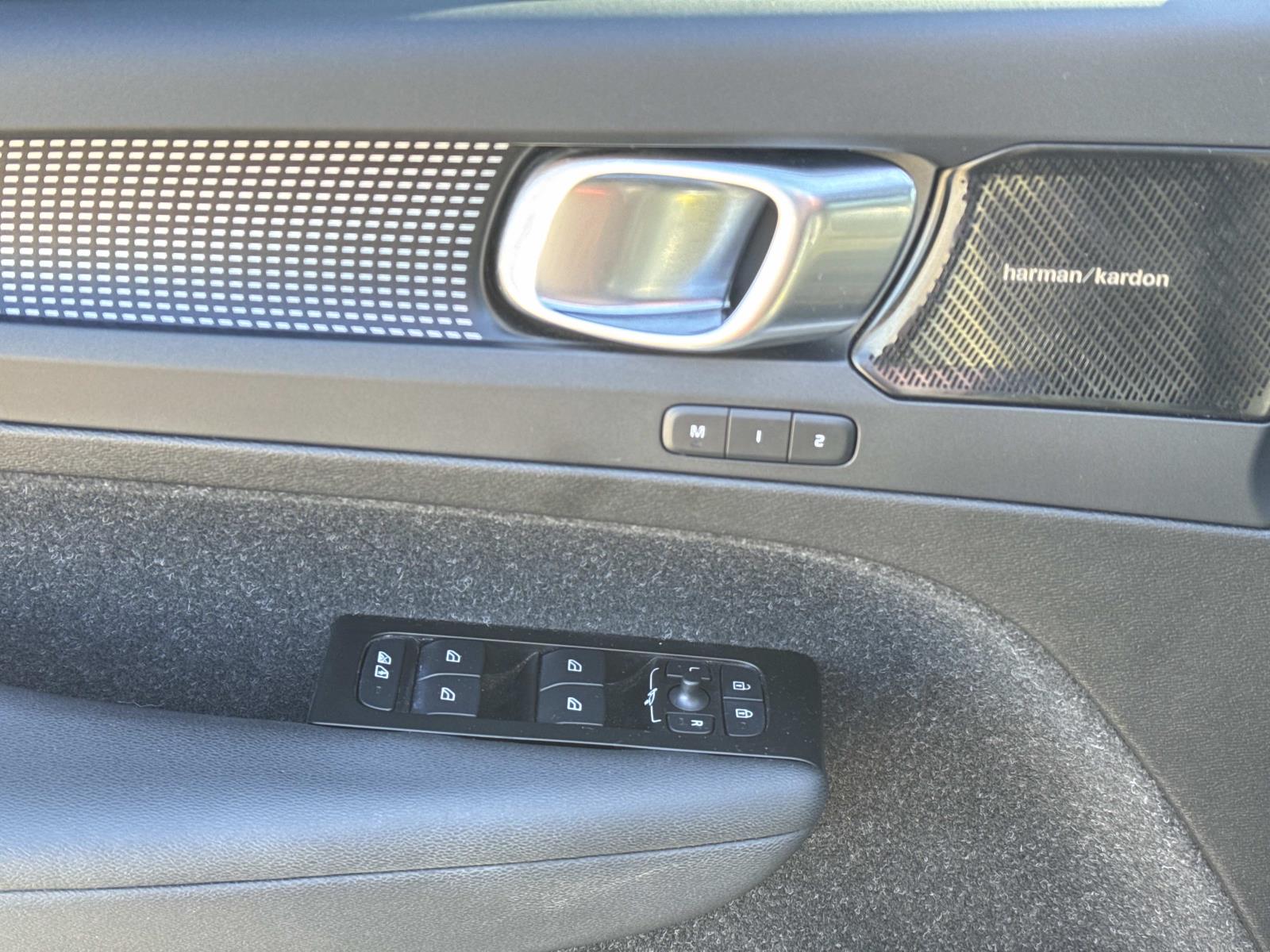 2021 Volvo XC40 Base Image 24 of 27