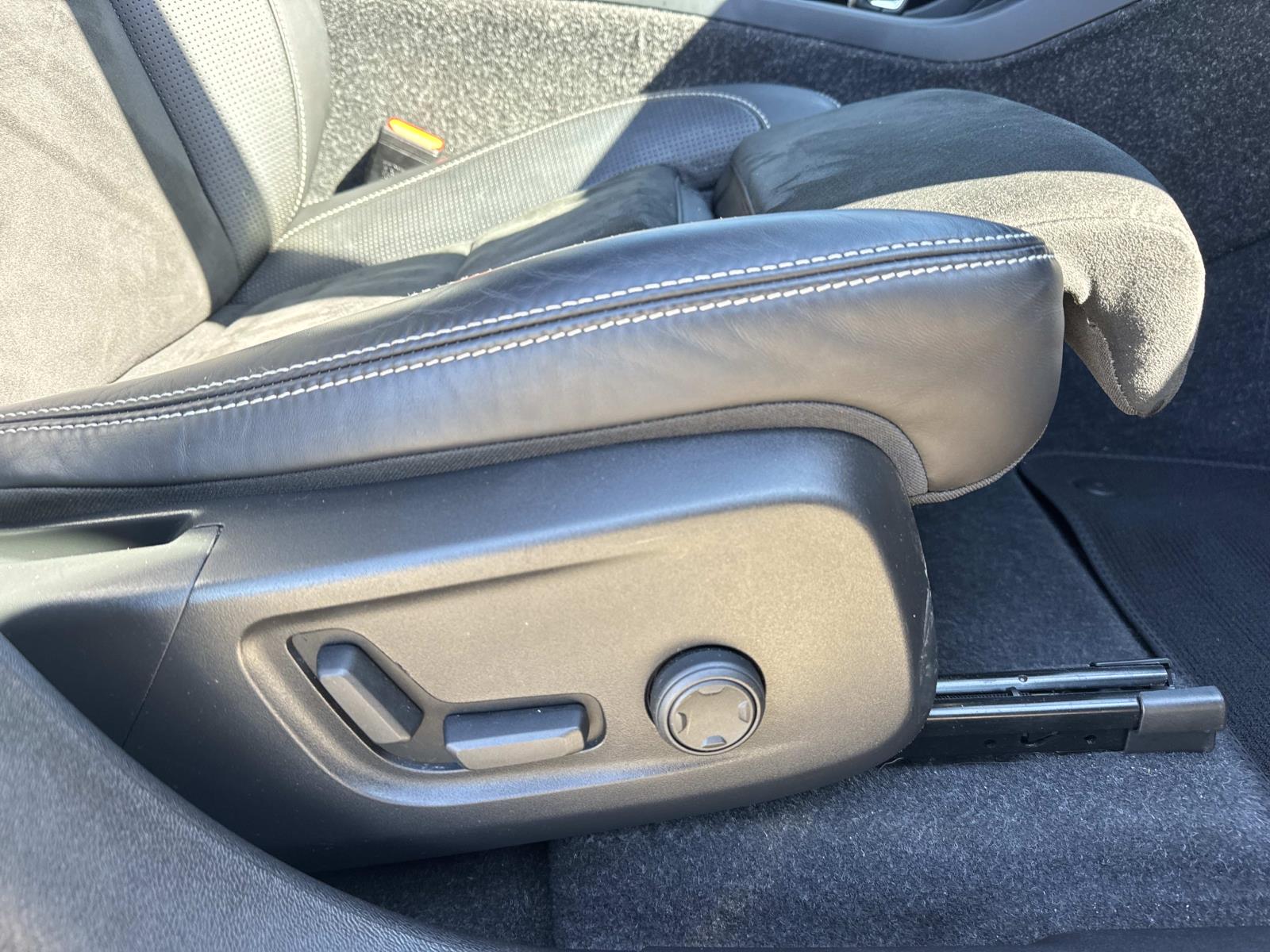 2021 Volvo XC40 Base Image 22 of 27