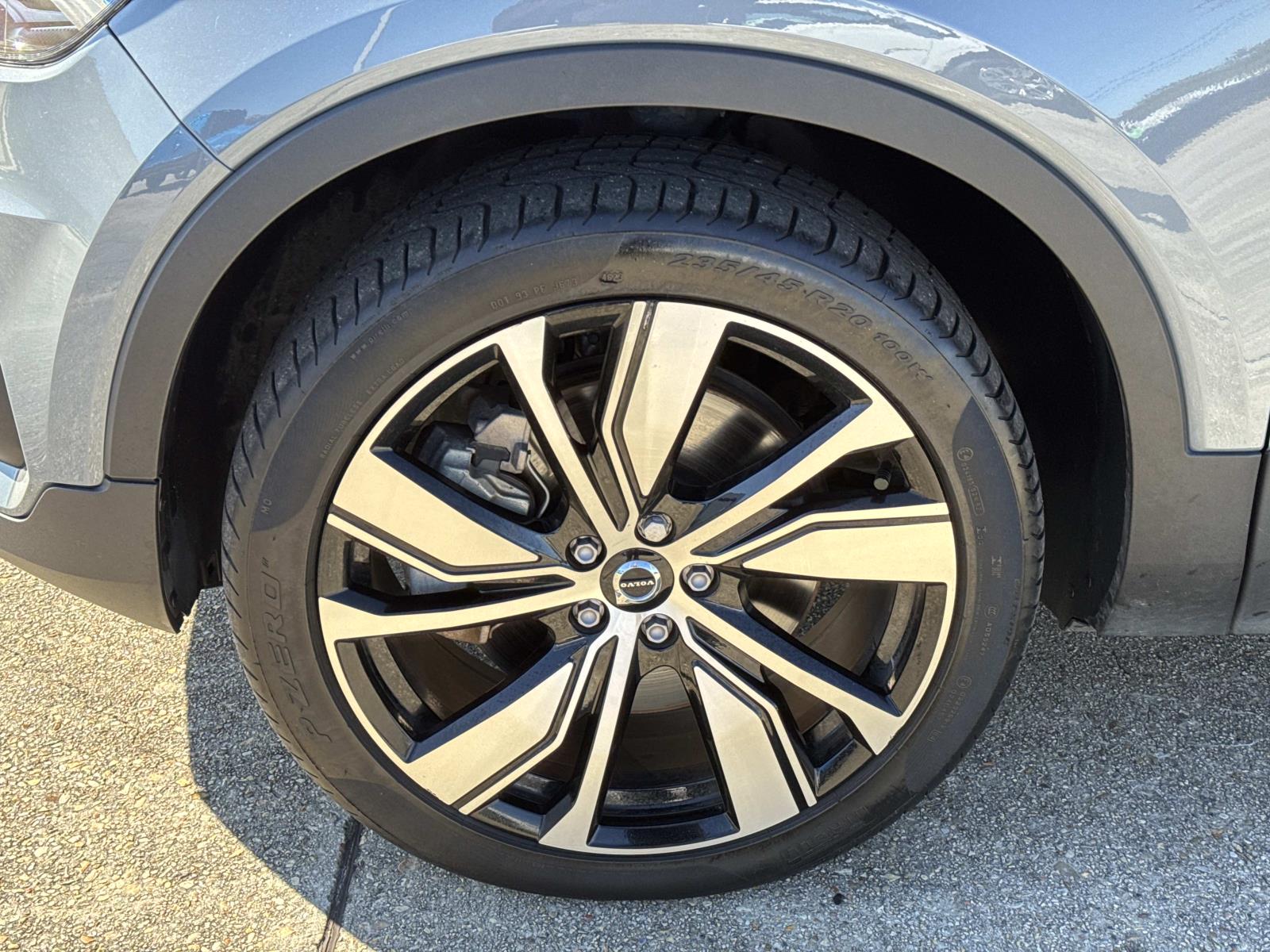 2021 Volvo XC40 Base Image 6 of 27