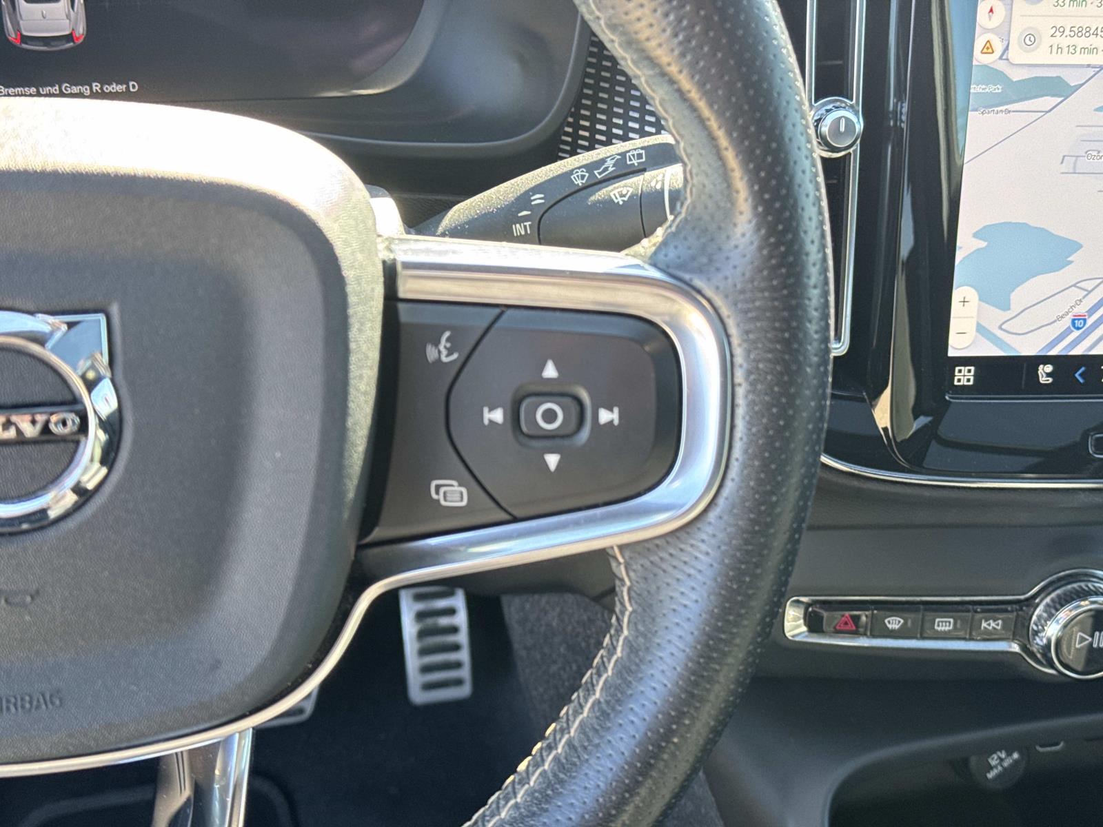 2021 Volvo XC40 Base Image 26 of 27