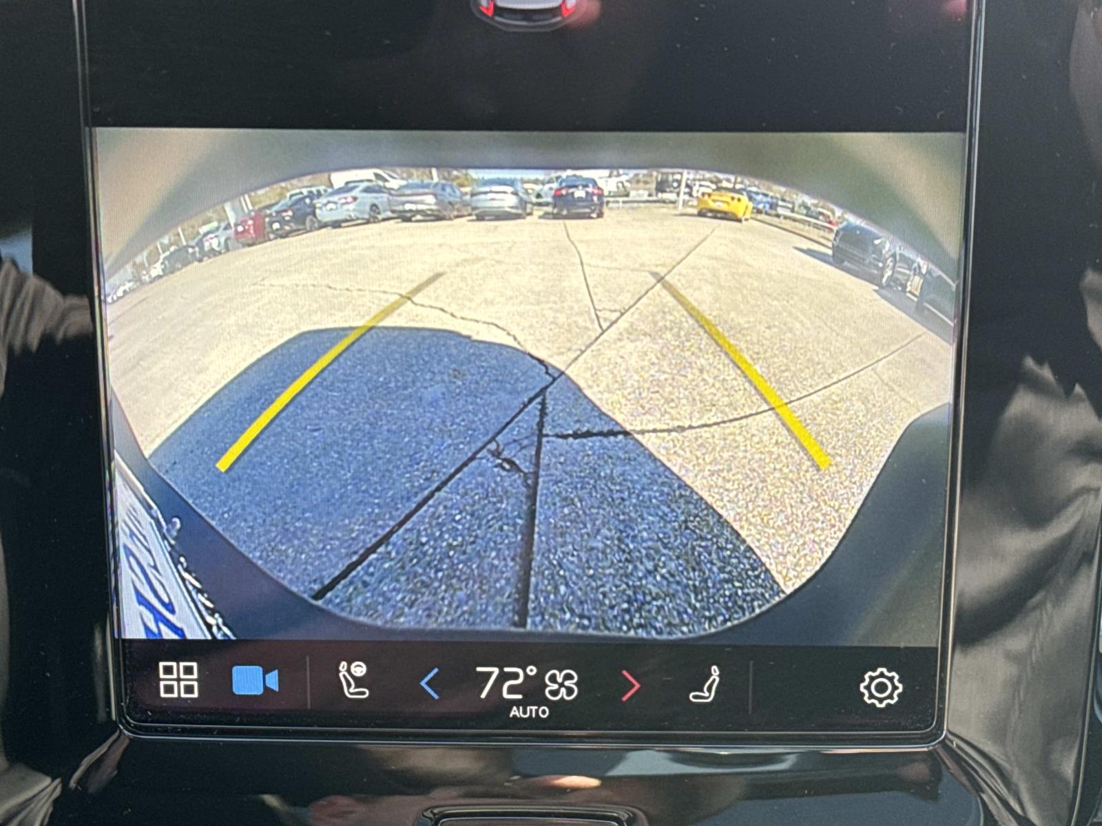 2021 Volvo XC40 Base Image 18 of 27