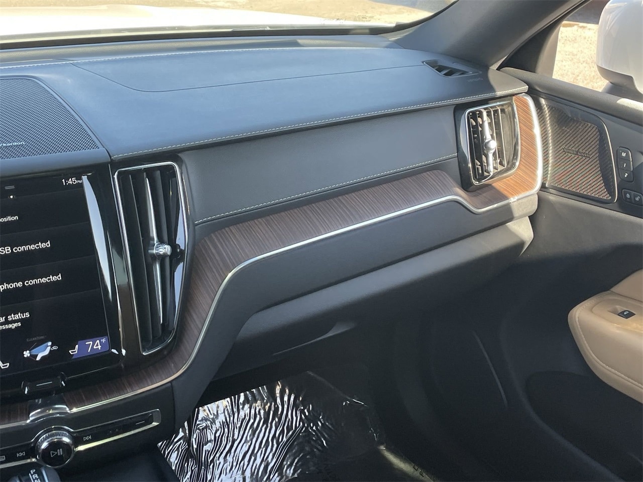 2021 Volvo XC60 Inscription Image 16 of 30