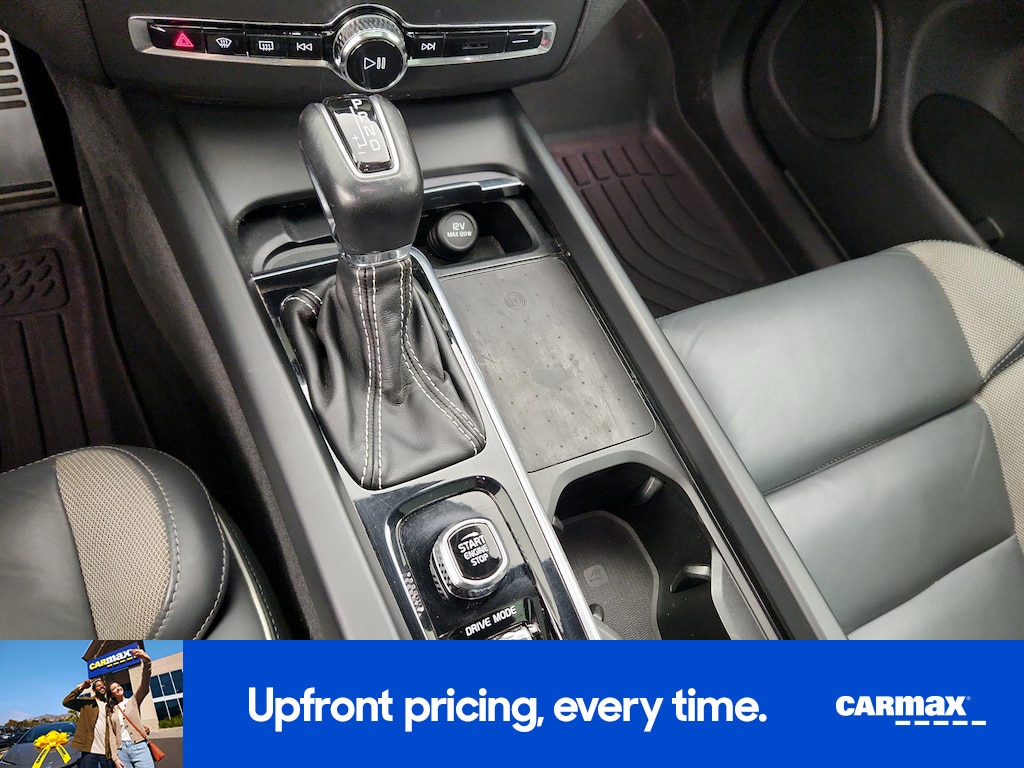 2021 Volvo XC60 R-Design Image 23 of 27