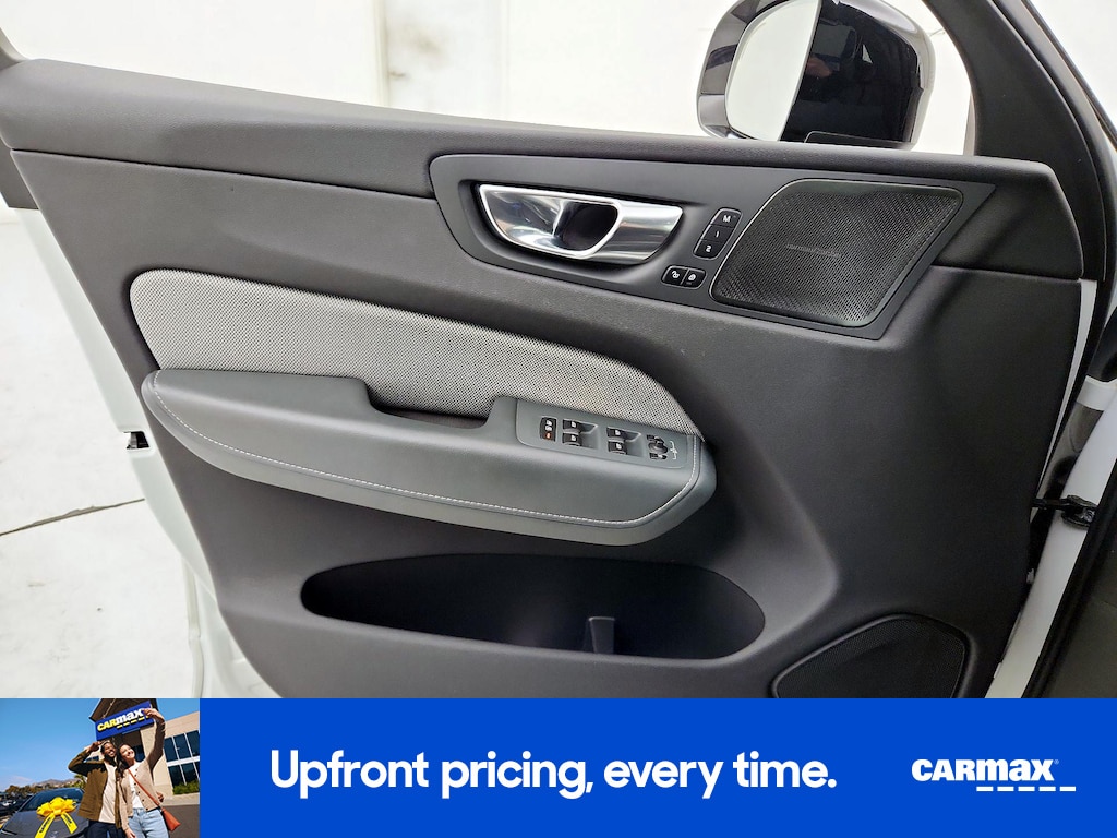 2021 Volvo XC60 R-Design Image 25 of 27