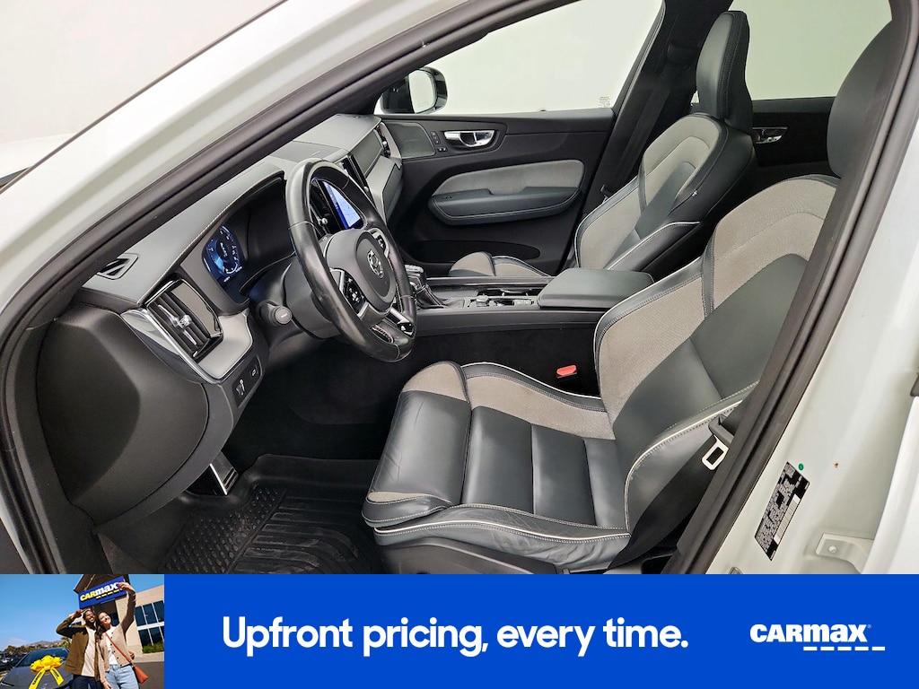 2021 Volvo XC60 R-Design Image 21 of 27
