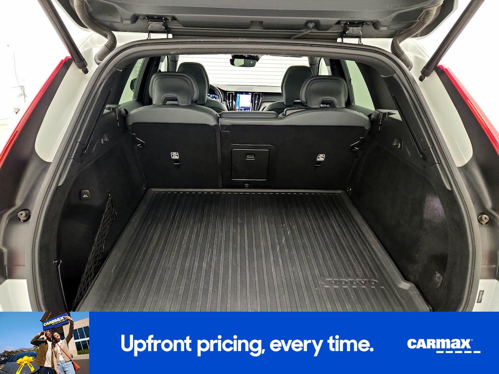 2021 Volvo XC60 R-Design Image 10 of 27