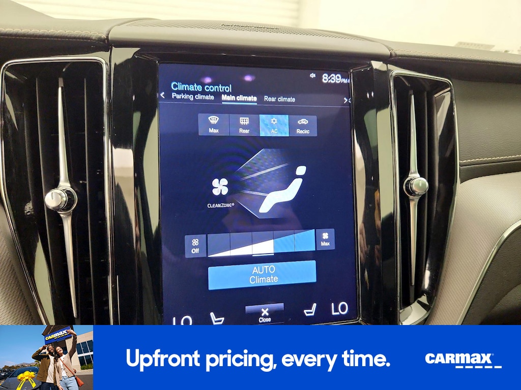 2021 Volvo XC60 R-Design Image 18 of 27