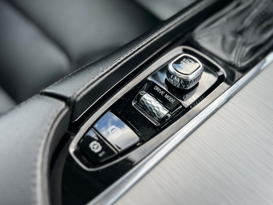 2021 Volvo XC90 Momentum Image 41 of 45