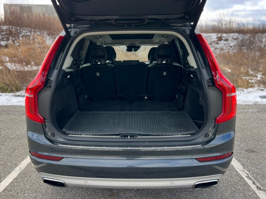 2021 Volvo XC90 Momentum Image 15 of 45