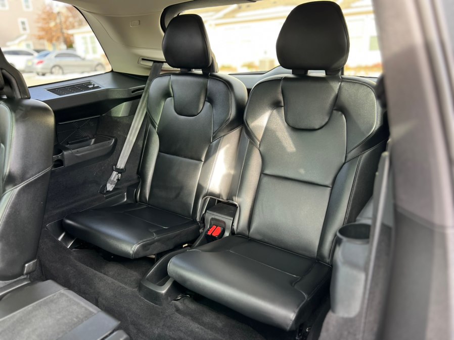 2021 Volvo XC90 Momentum Image 19 of 45