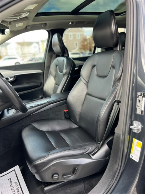 2021 Volvo XC90 Momentum Image 22 of 45