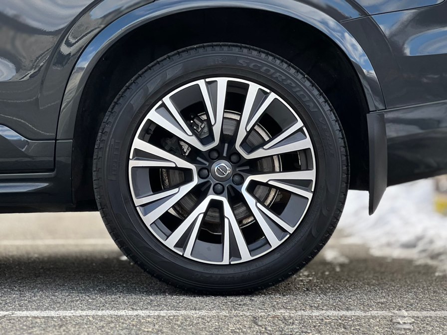 2021 Volvo XC90 Momentum Image 11 of 45