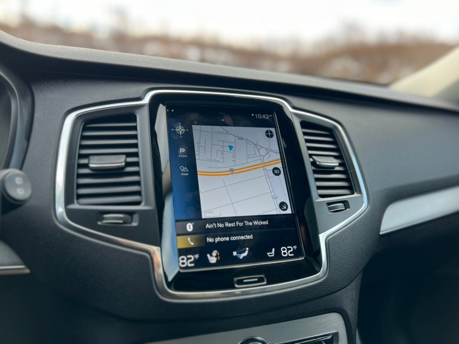 2021 Volvo XC90 Momentum Image 26 of 45