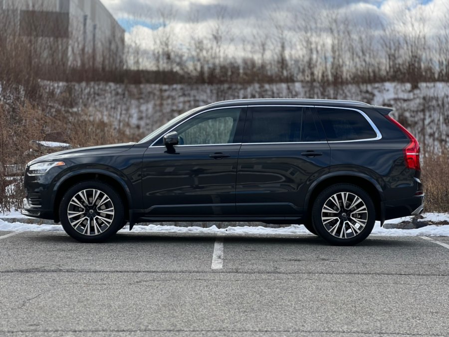 2021 Volvo XC90 Momentum Image 9 of 45