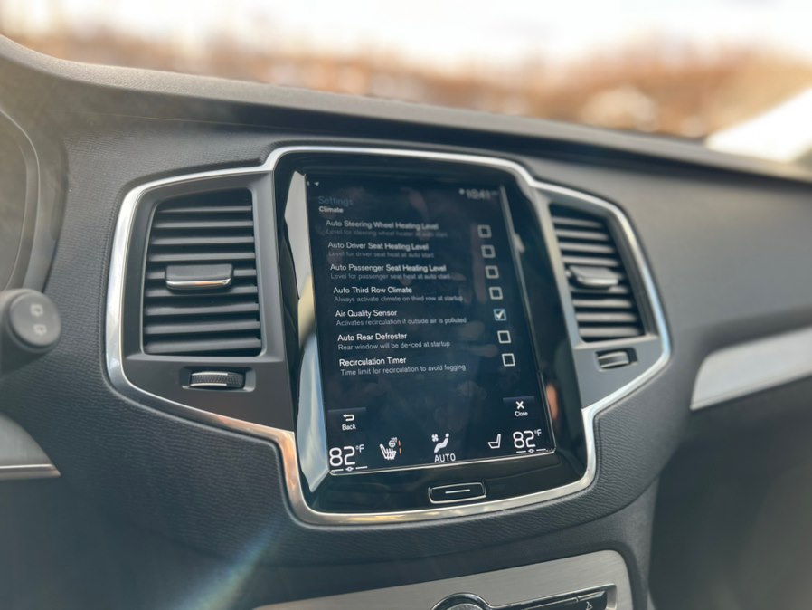 2021 Volvo XC90 Momentum Image 28 of 45
