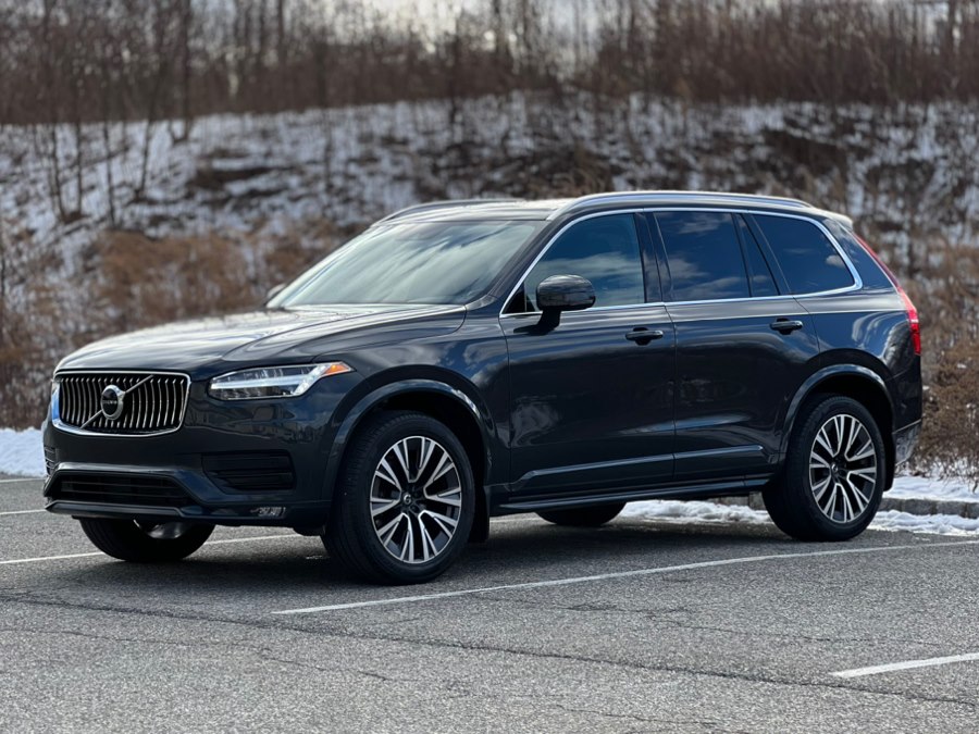 2021 Volvo XC90 Momentum Image 1 of 45