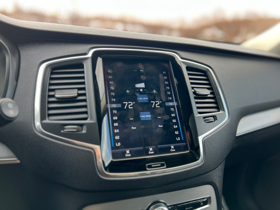 2021 Volvo XC90 Momentum Image 31 of 45
