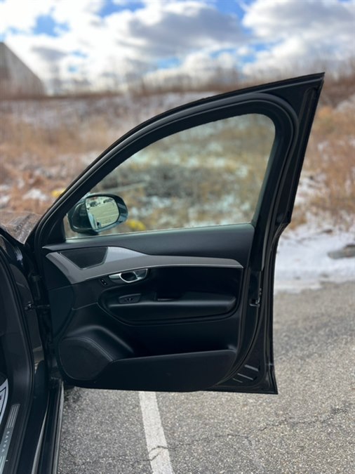 2021 Volvo XC90 Momentum Image 25 of 45