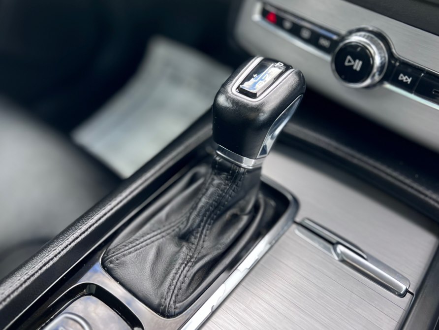 2021 Volvo XC90 Momentum Image 37 of 45