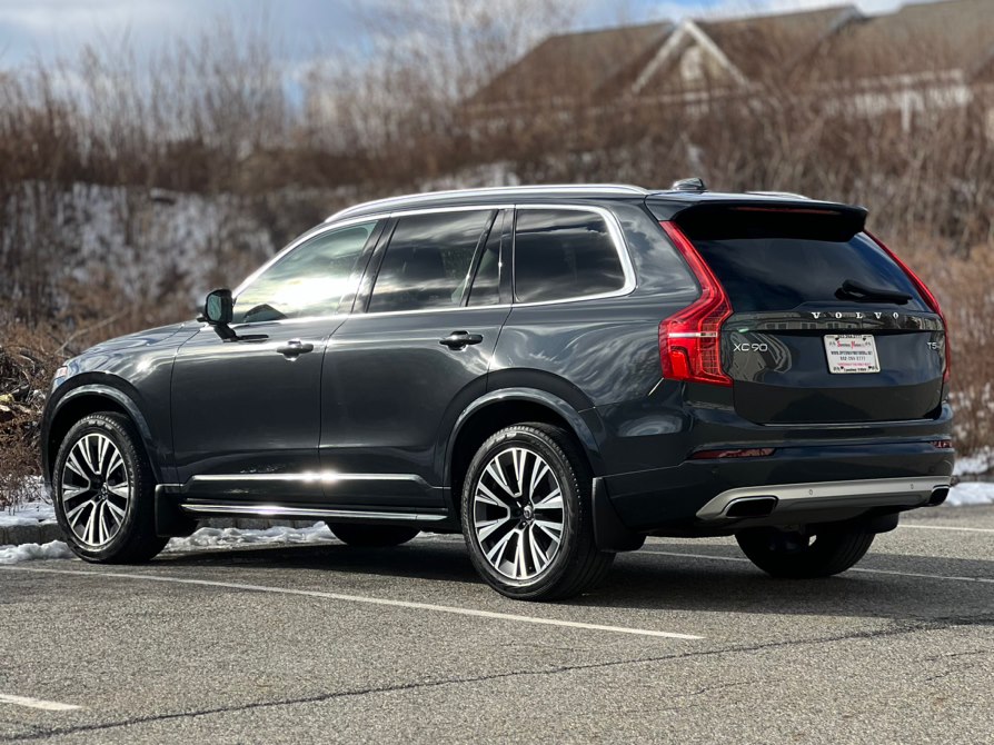 2021 Volvo XC90 Momentum Image 8 of 45