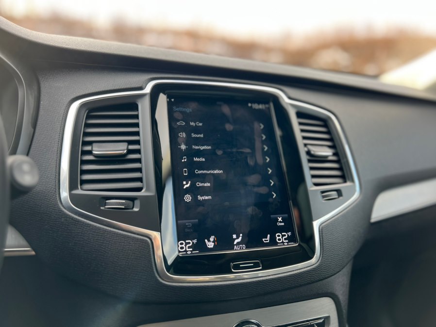 2021 Volvo XC90 Momentum Image 36 of 45