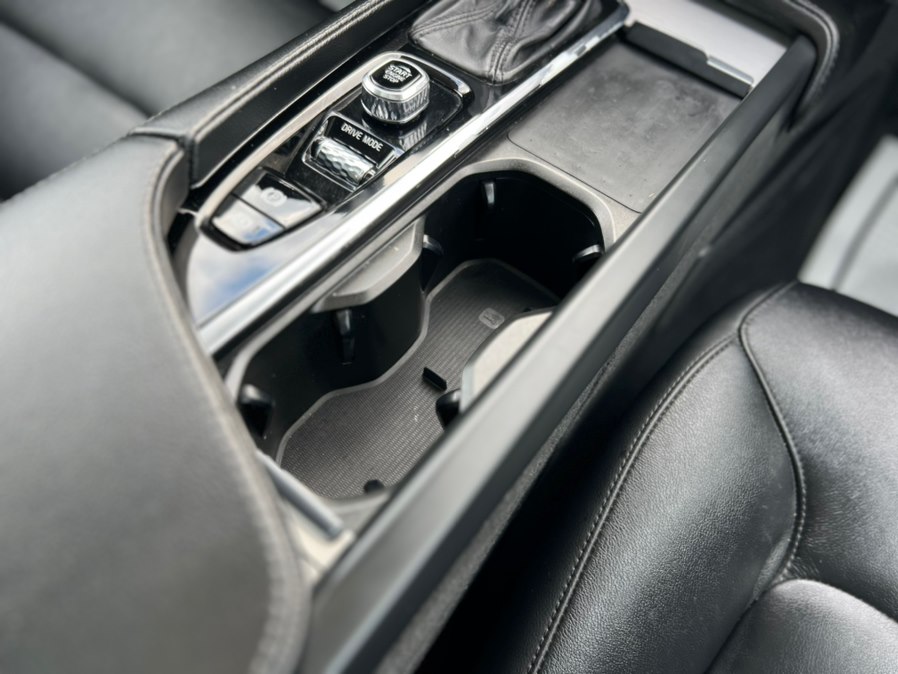 2021 Volvo XC90 Momentum Image 39 of 45