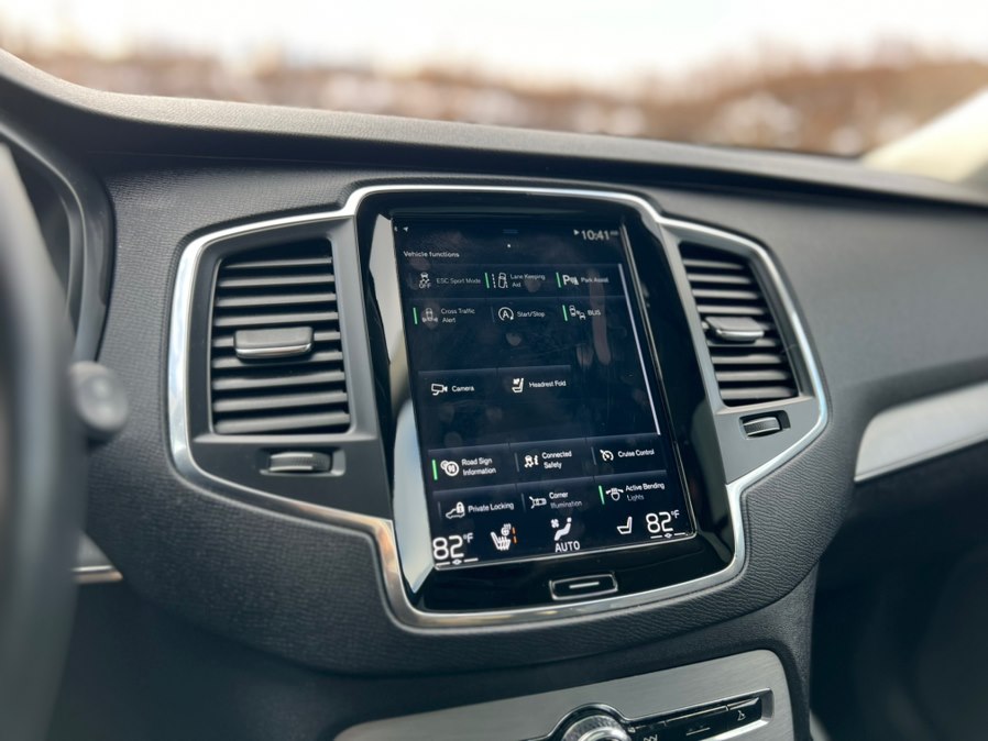 2021 Volvo XC90 Momentum Image 29 of 45