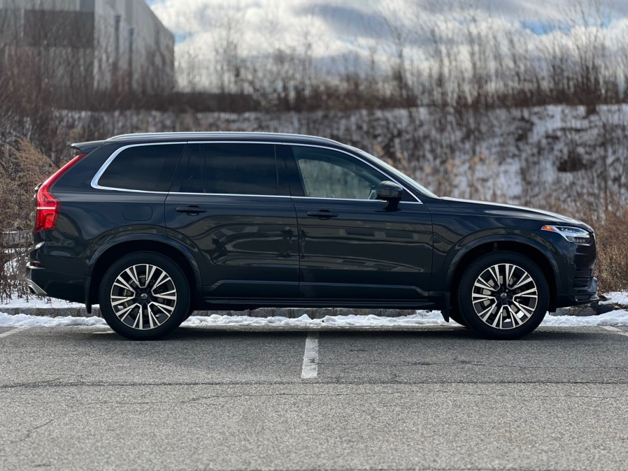 2021 Volvo XC90 Momentum Image 5 of 45