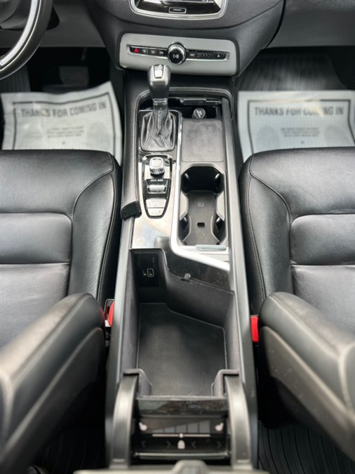 2021 Volvo XC90 Momentum Image 38 of 45