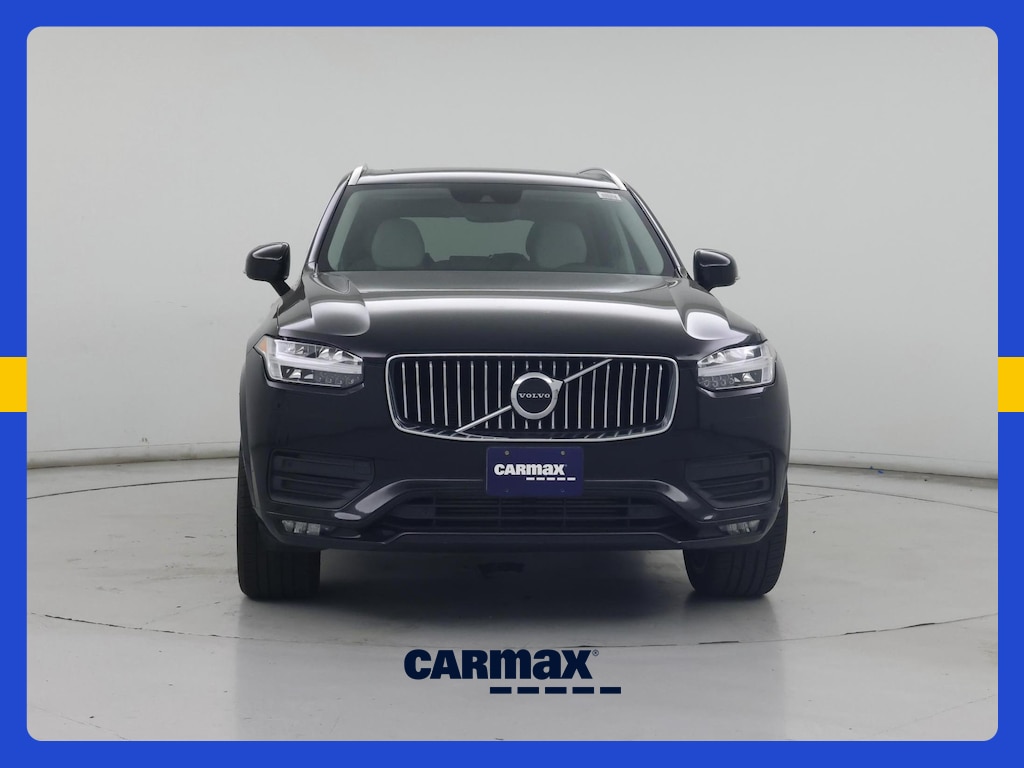 2021 Volvo XC90 Momentum Image 2 of 25