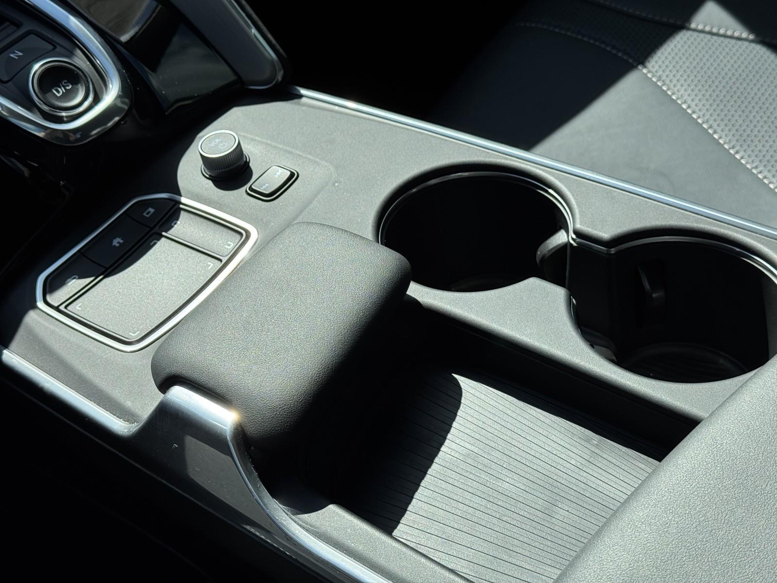 Vehicle image 21 of 23