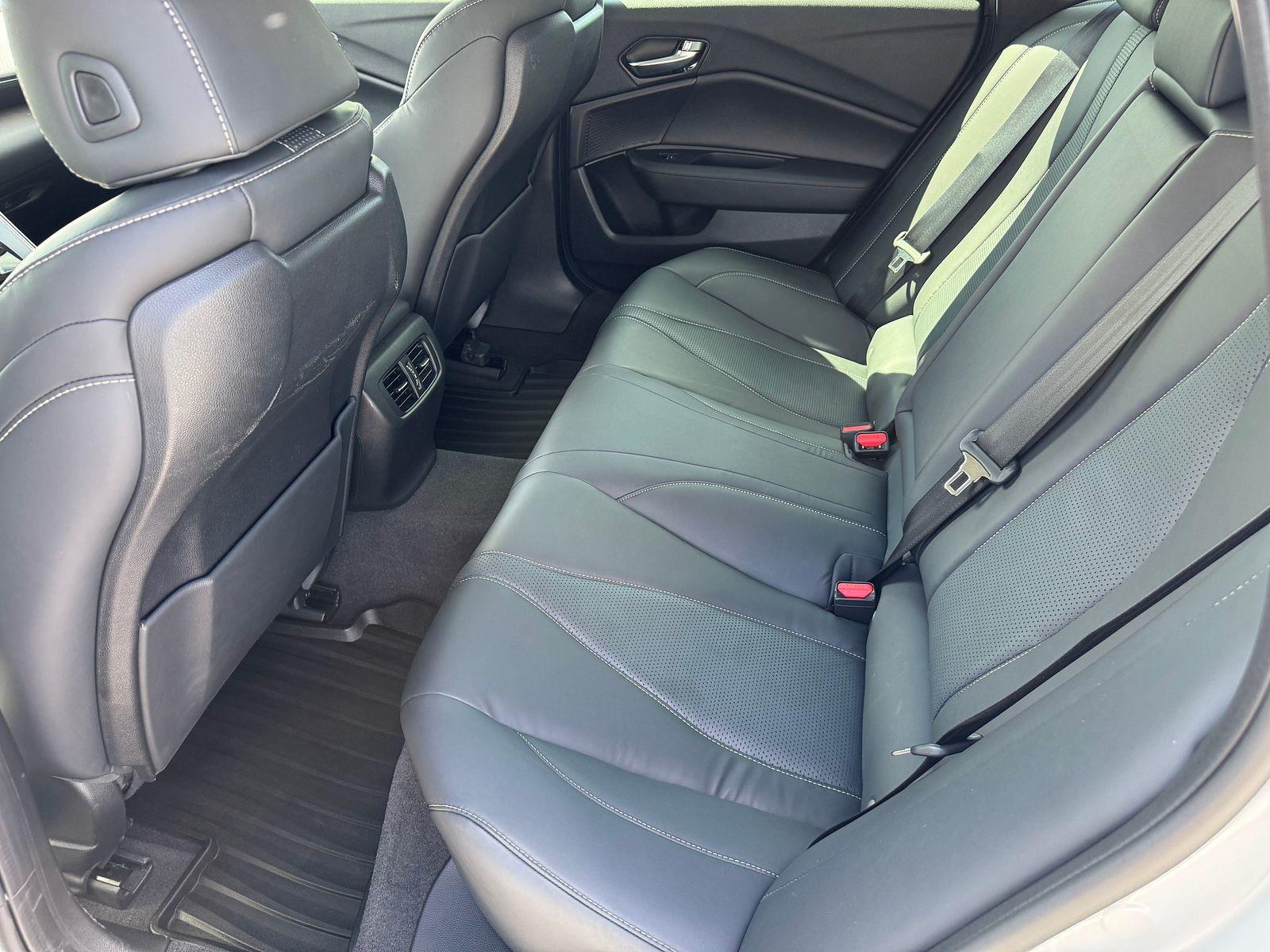 Vehicle image 10 of 23