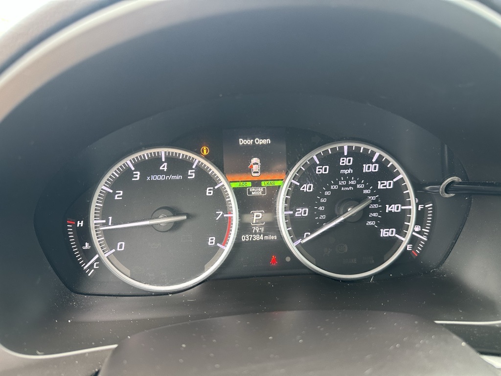 Vehicle image 21 of 34