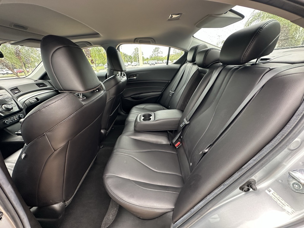 Vehicle image 28 of 34