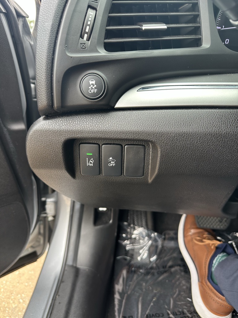 Vehicle image 22 of 34