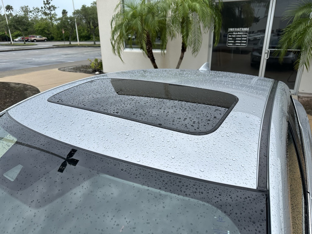 Vehicle image 10 of 34